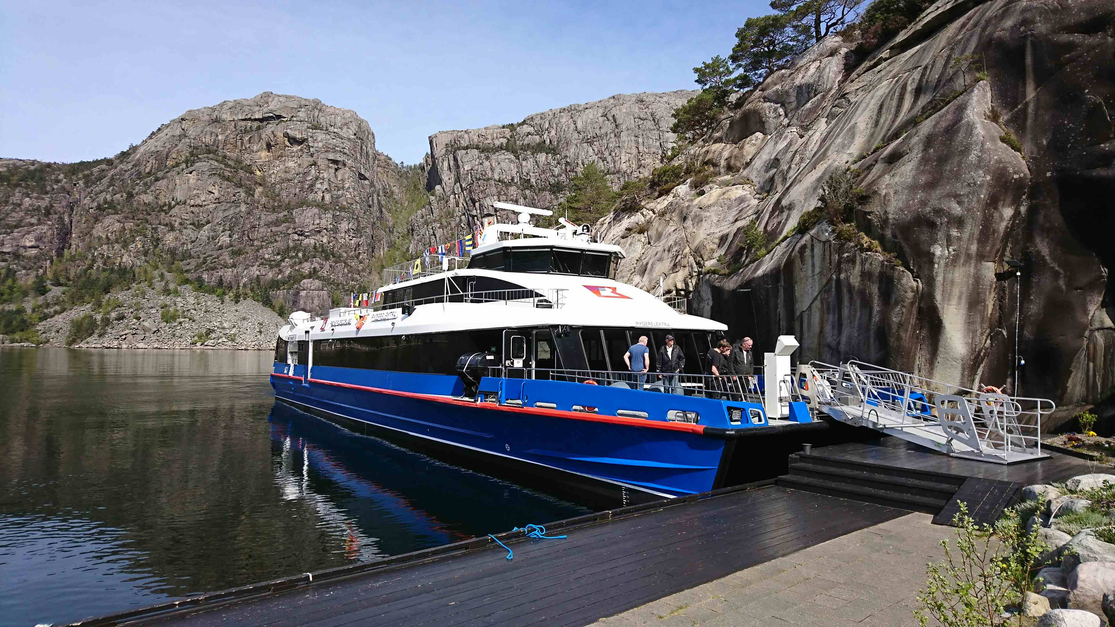 lysefjord cruise lauvvik