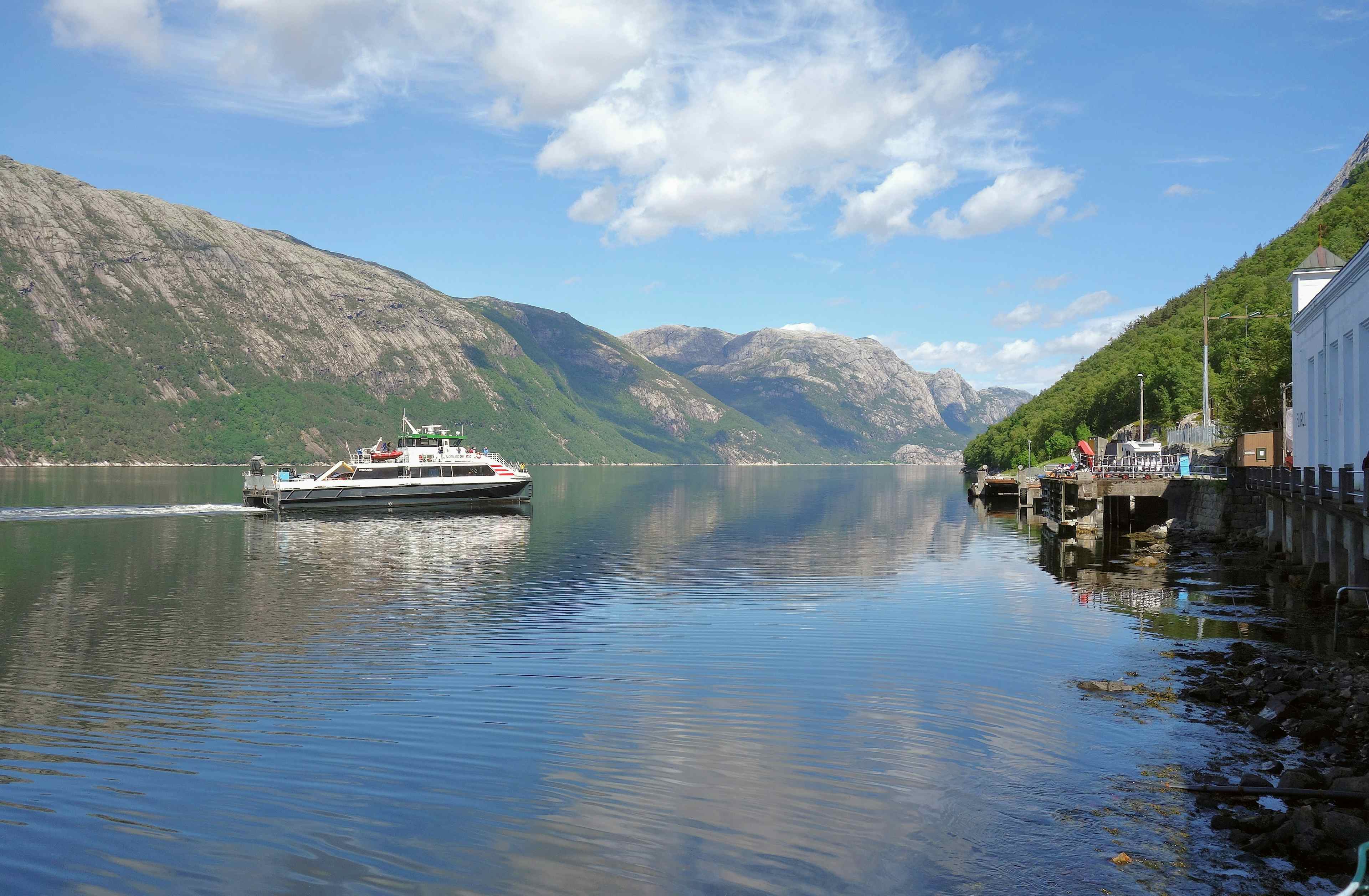 lysefjord cruise lauvvik