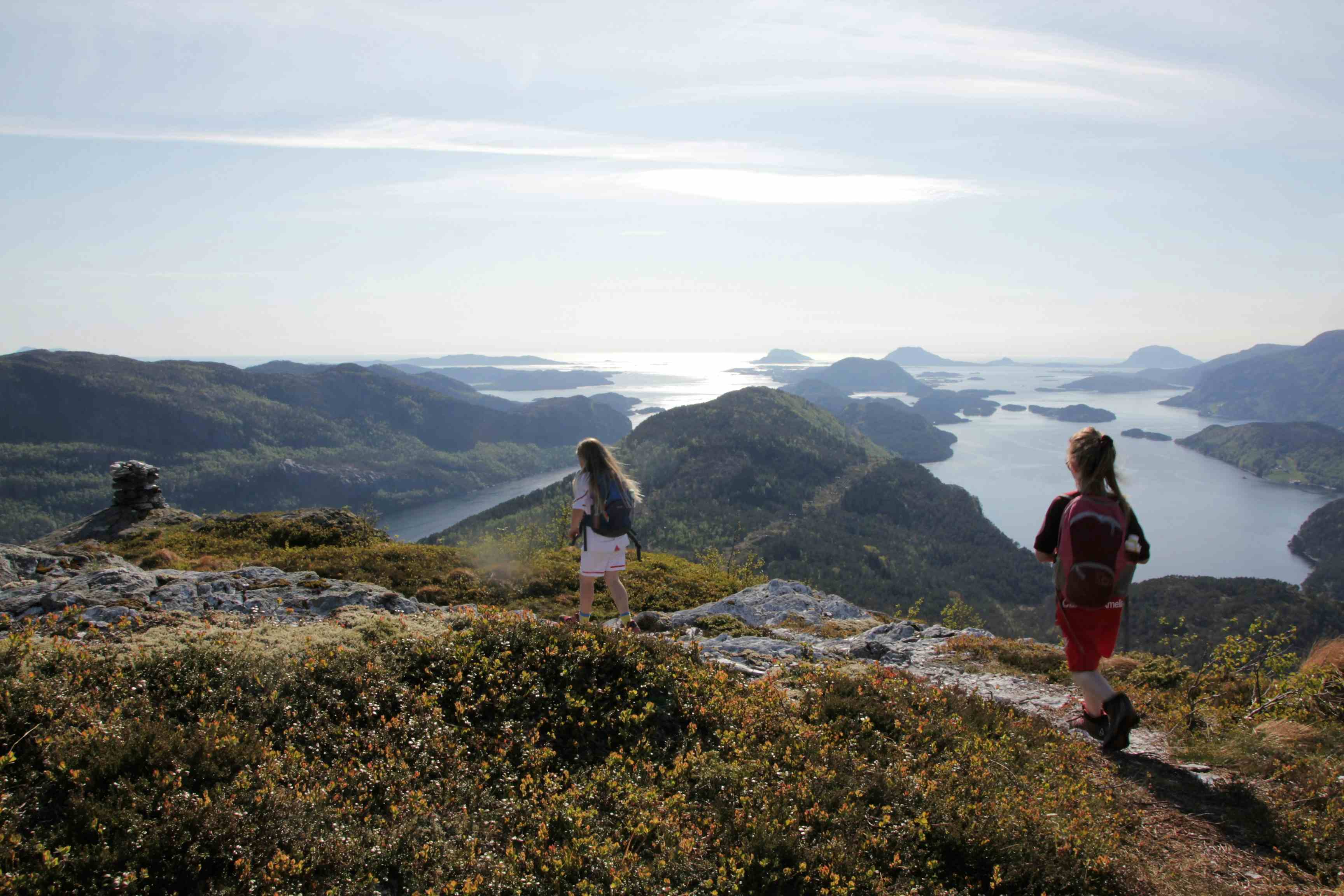 Frå Følgjen kan du nyte flott utsikt over Florø