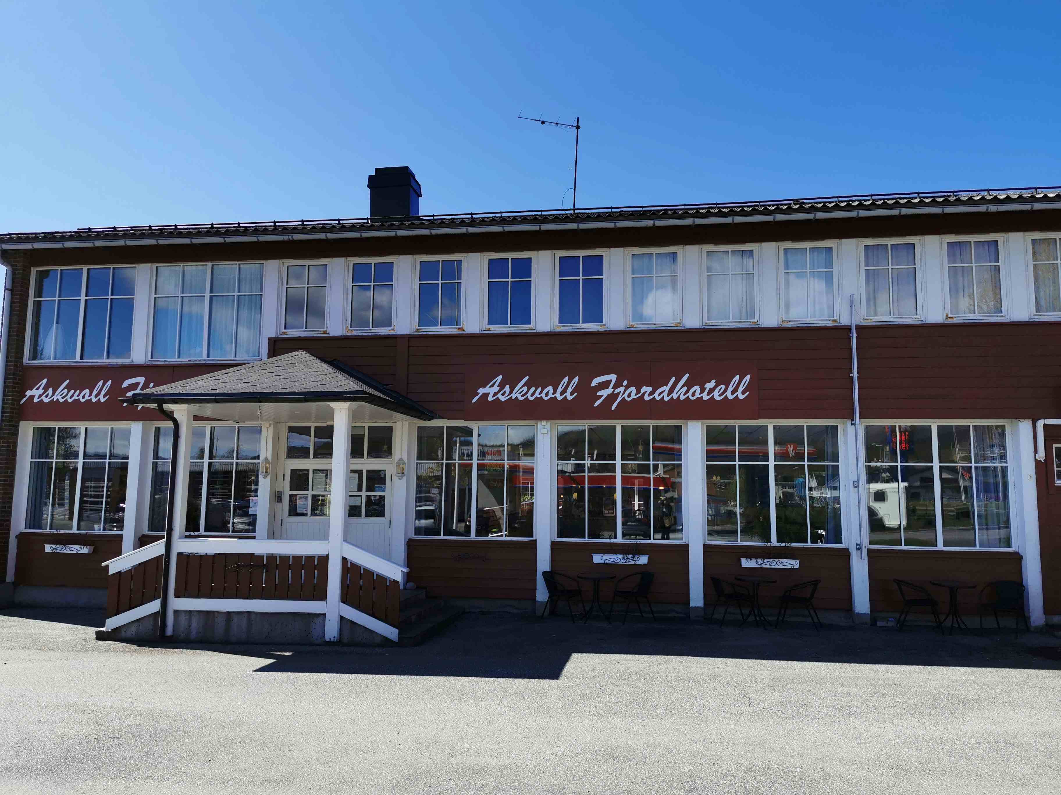 Askvoll Fjordhotell uteplass