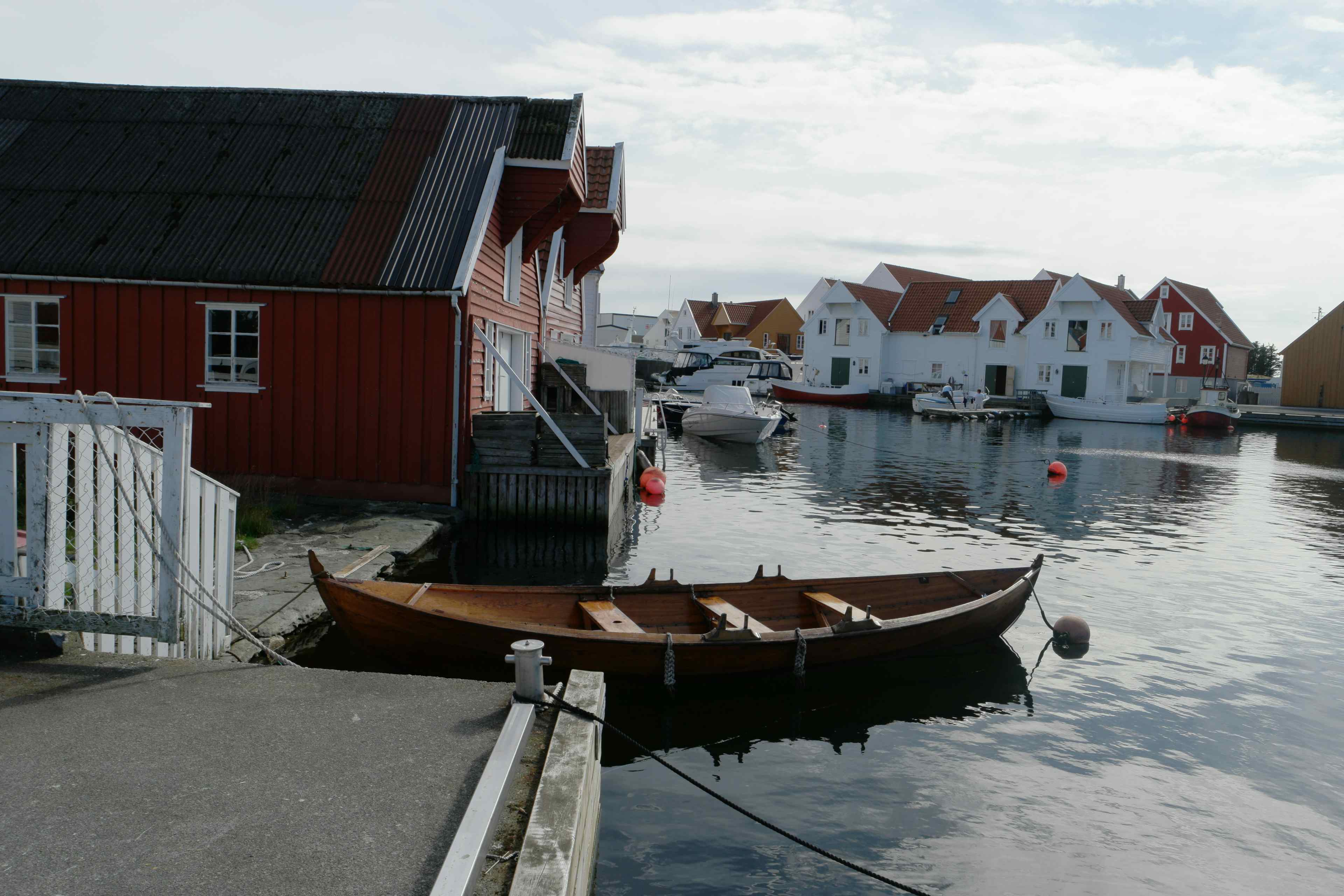 Råseglarlaget sin robåt Rolf er til utlån i sesong i Skudeneshavn.