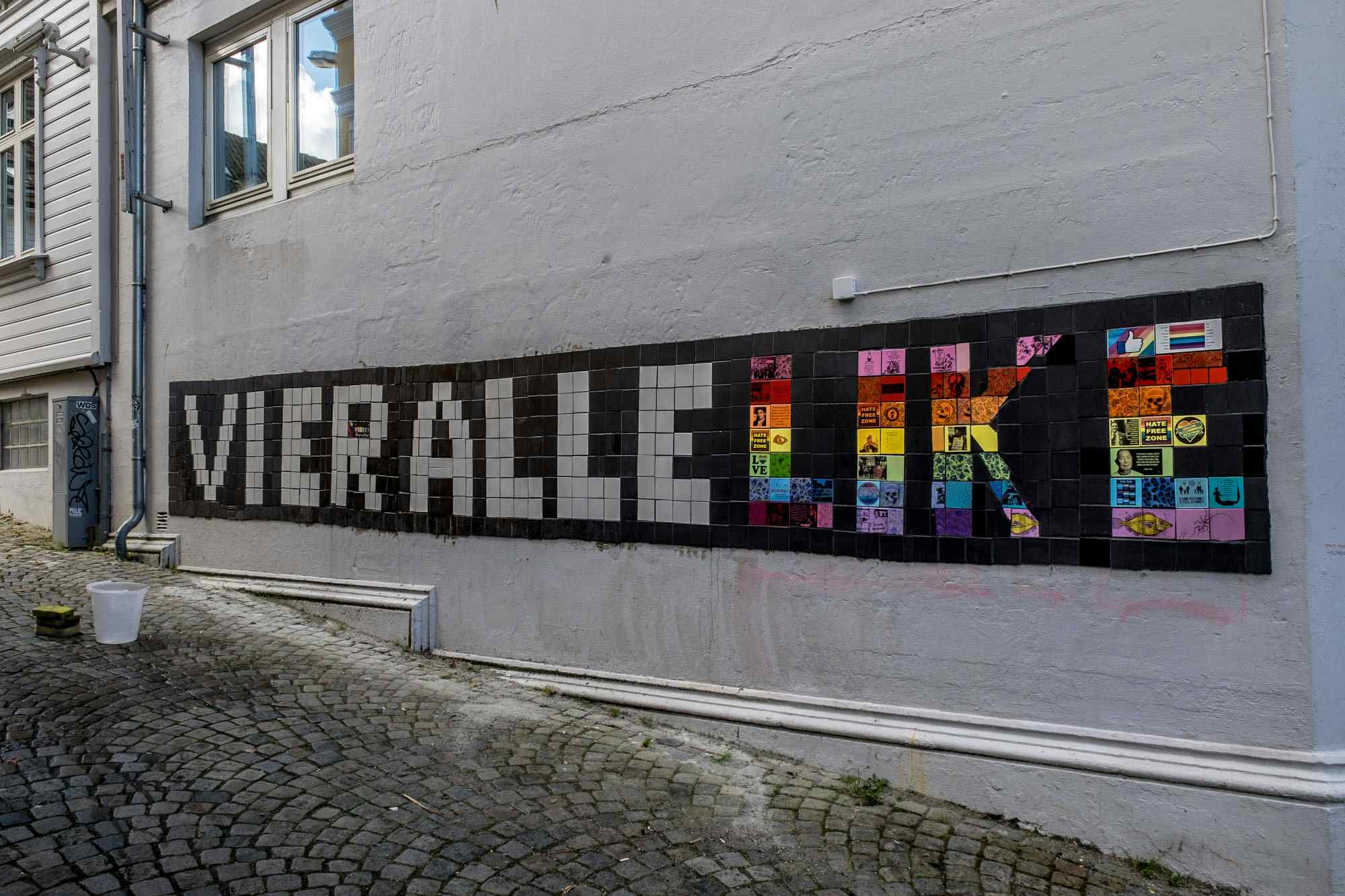 Stavanger Street Art: "Vi er alle like" av Carrie Reichardt