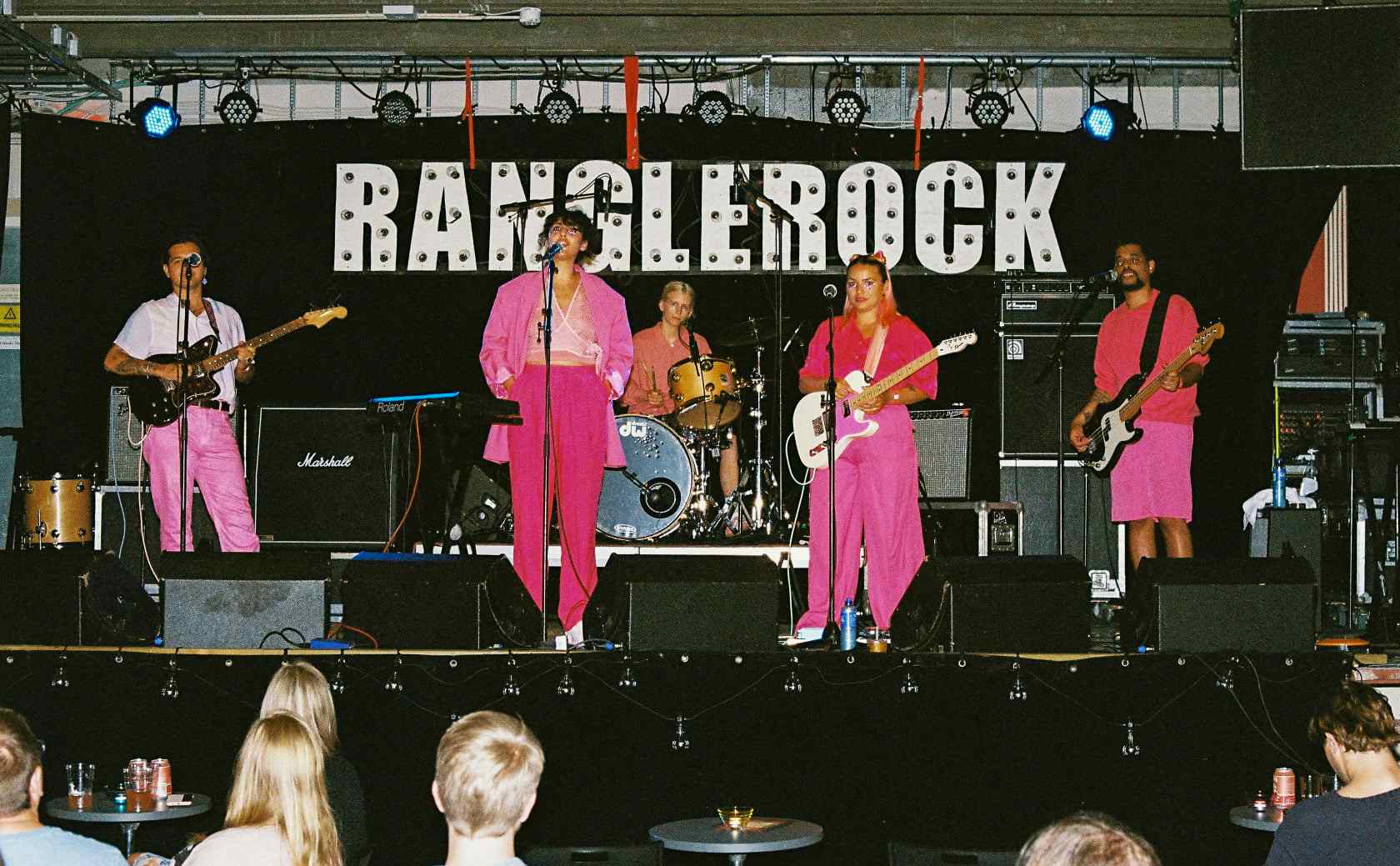 Bandet FLTY BRGR GRL som spiller under Ranglerock.