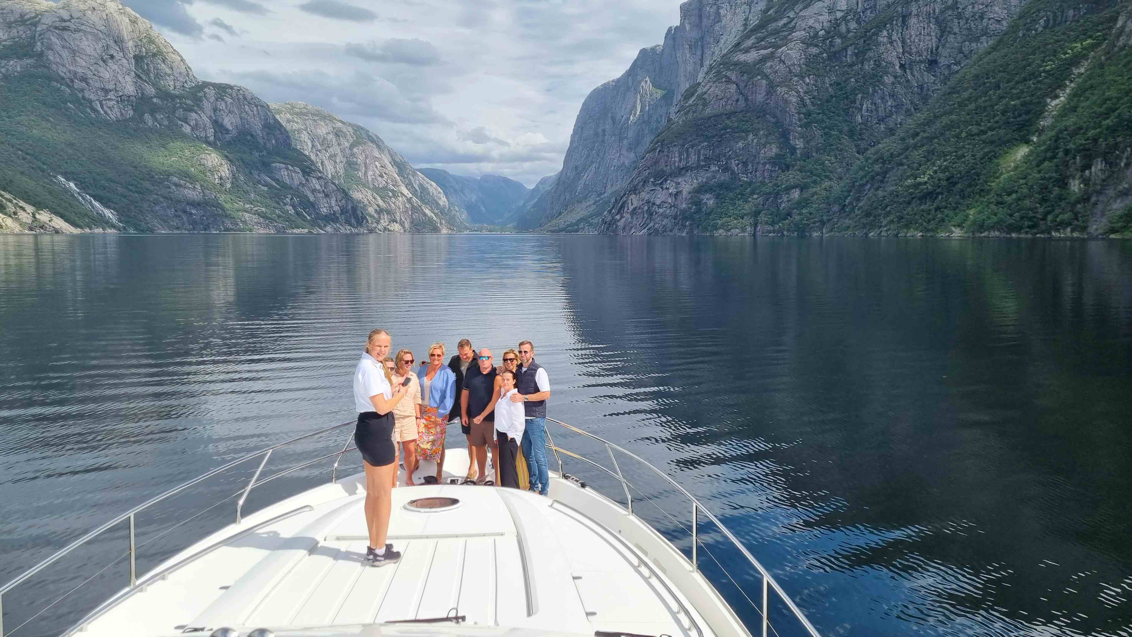 Vakre Lysefjorden på yacht-cruise fra Stavanger