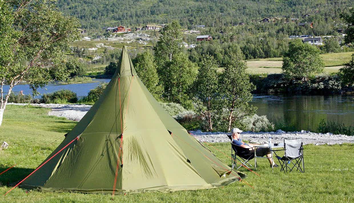 En oversikt over deler av campingplassen og hyttene.