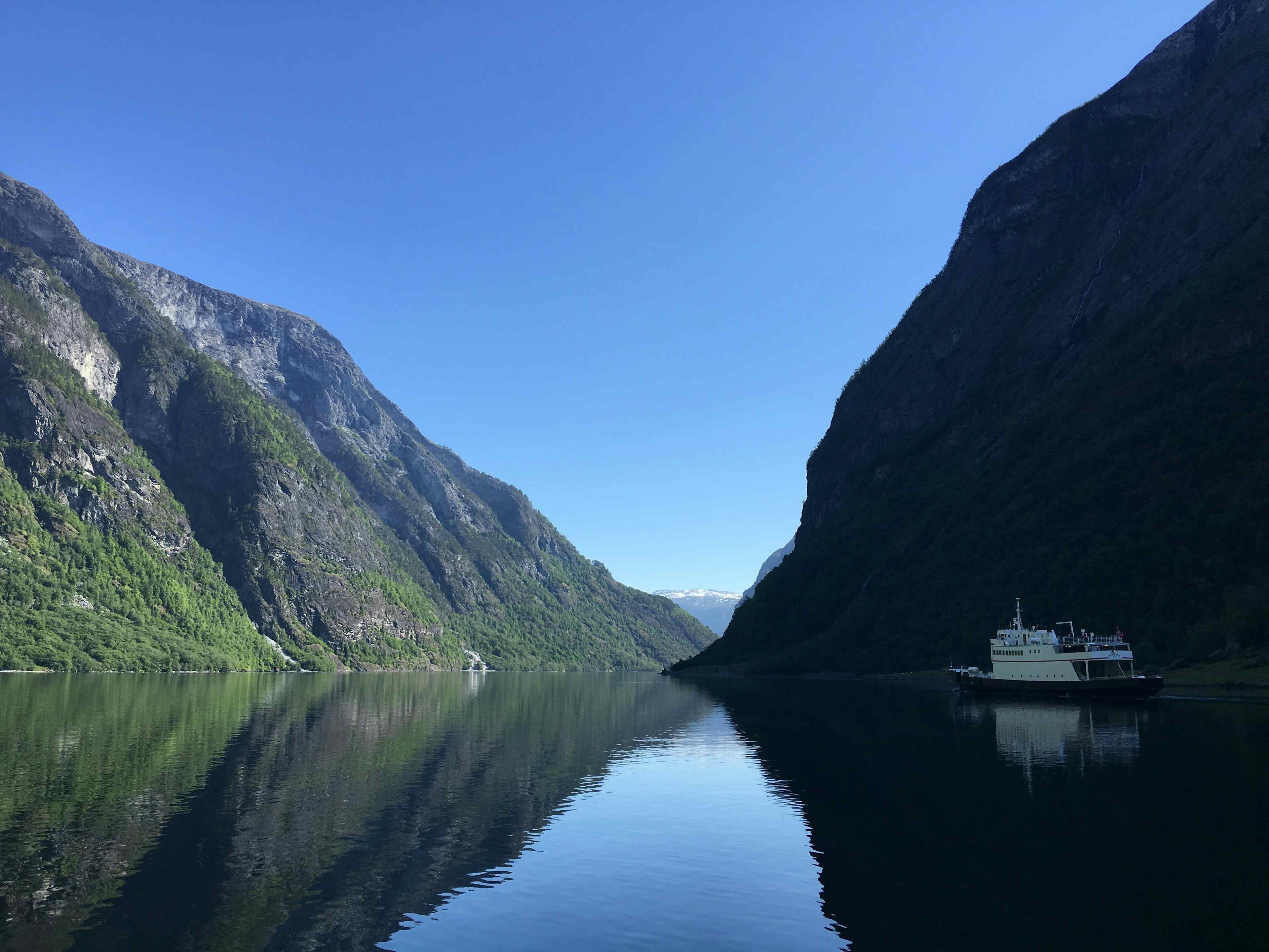 Lustrabaatane fjordcruise nærøyfjorden